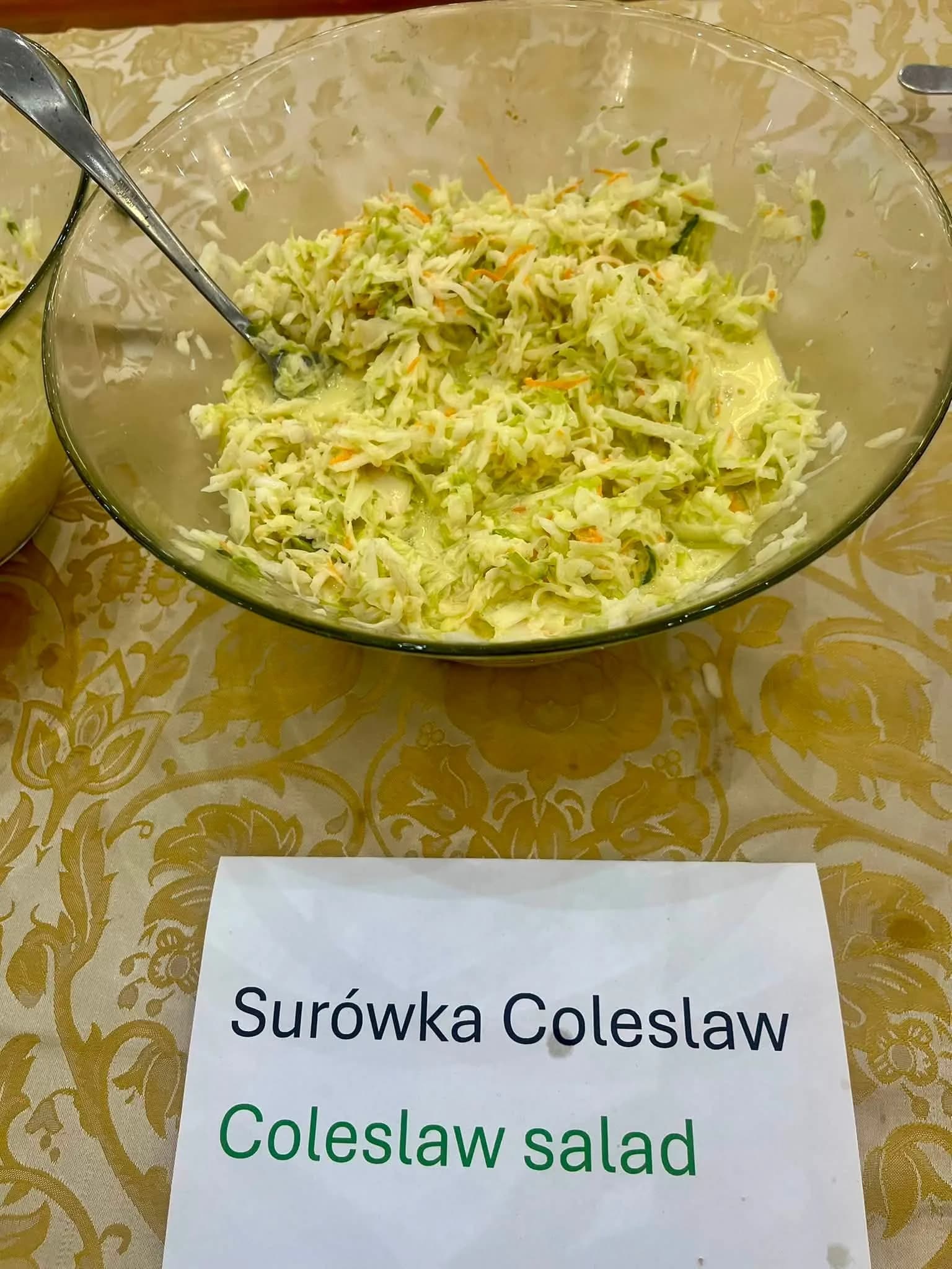 Surówka na bufecie w Restauracji Szkiełka, poczęstunek podczas Festiwalu Folkloru