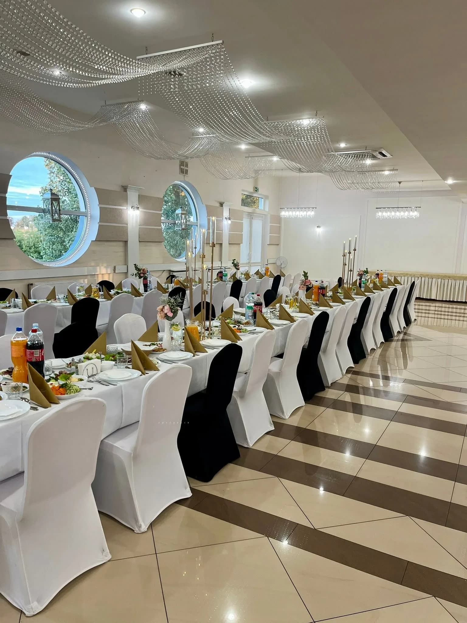 Kameralna sala na komunię w Restauracji Szkiełka
