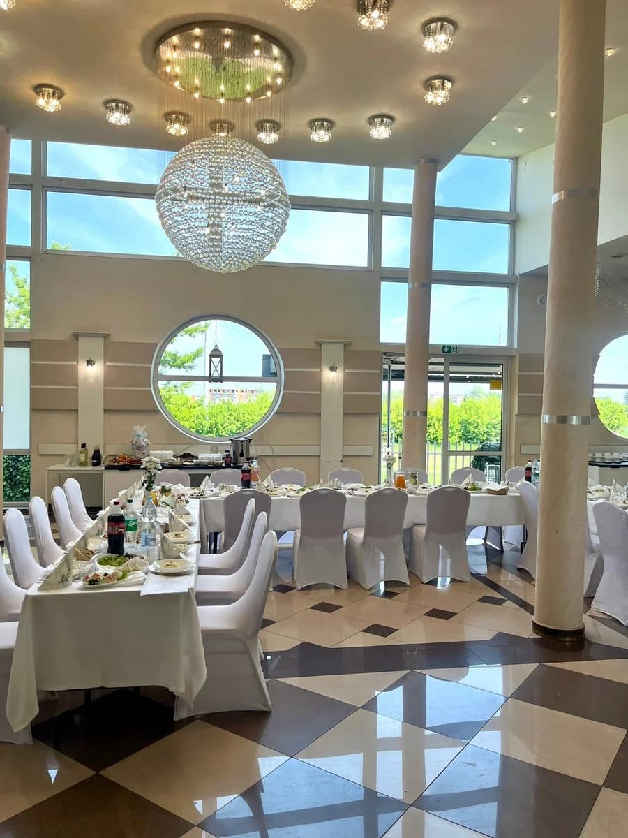 Poprawiny poprawin, Restauracja Szkiełka