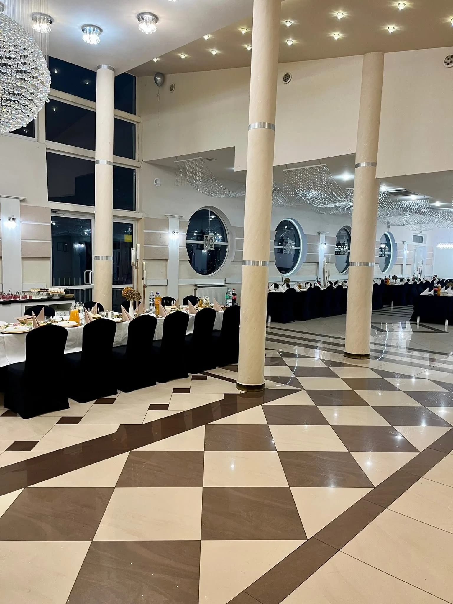 Sala na górze, Restauracja Szkiełka w Łowiczu
