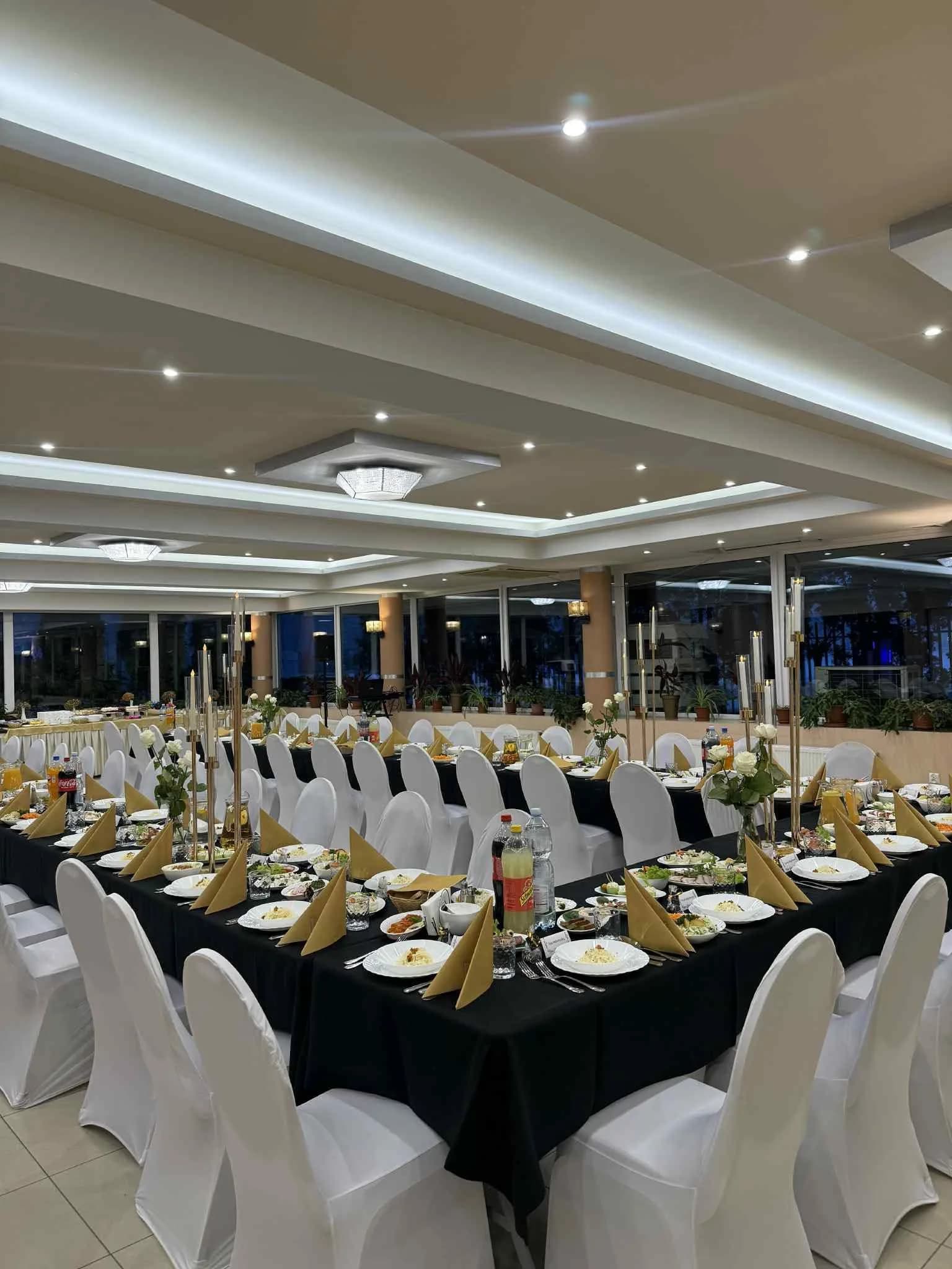 Sale połączone, Restauracja Szkiełka w Łowiczu