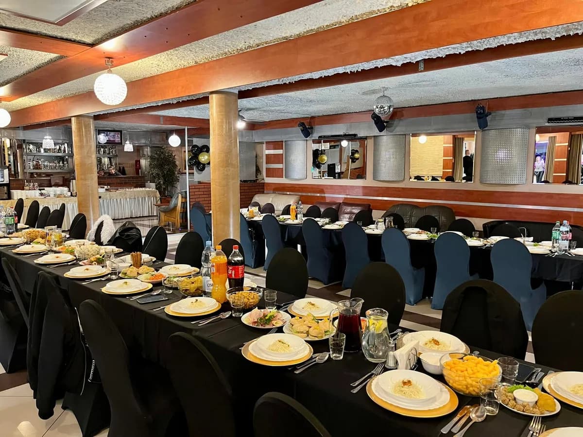 Sala na dole na połowinki i mniejszy bal, Restauracja Szkiełka