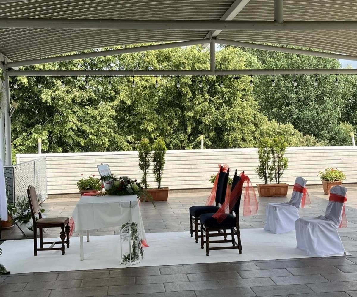 Taras weselny nad rzeką Bzurą, Restauracja Szkiełka w Łowiczu
