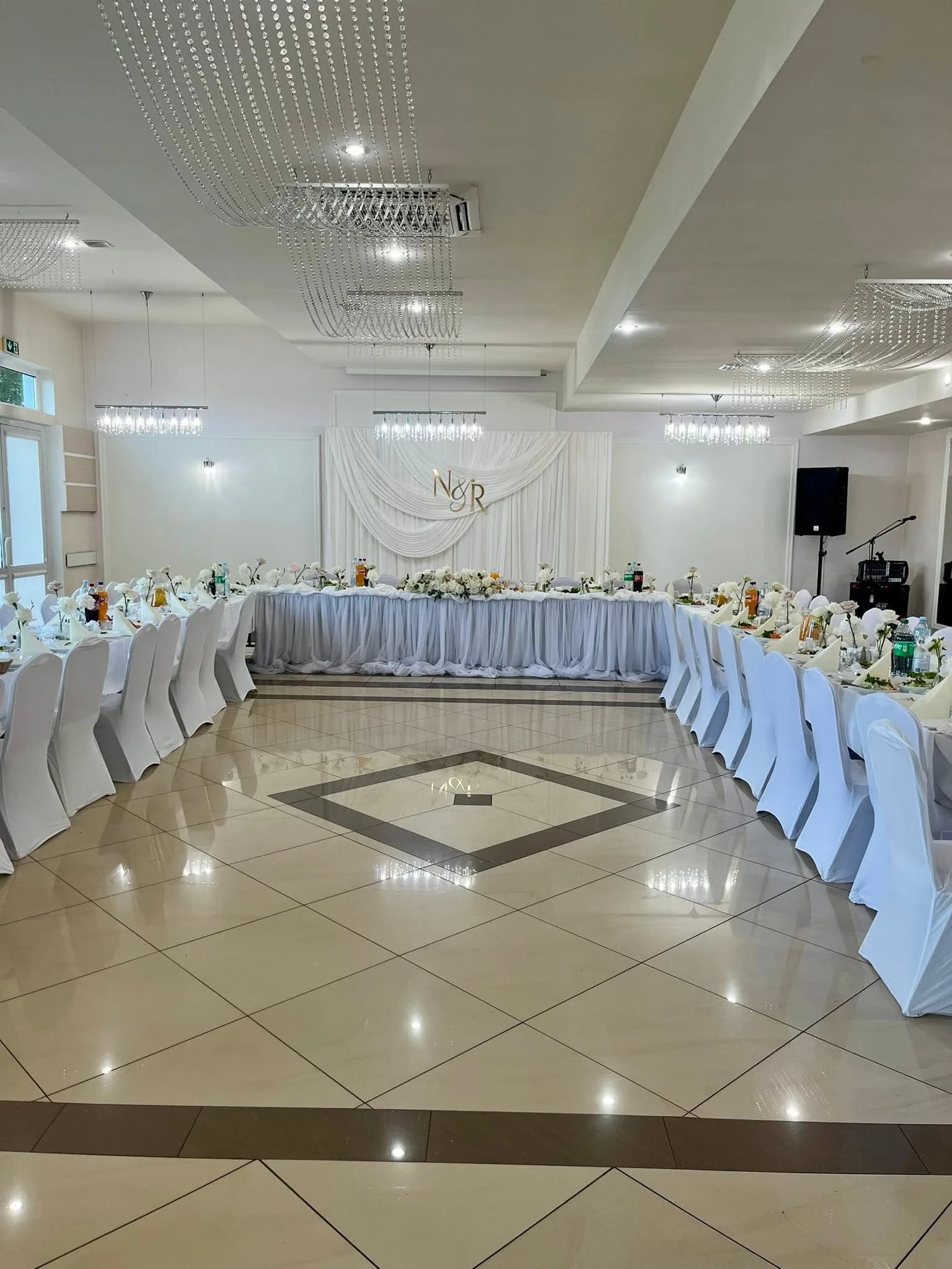 Wesele nad rzeką Bzurą, Restauracja Szkiełka